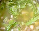 Tejfölös, habart, füstölt tarja leves, zöld fűszerekkel és zöldségekkel recept fázis 3 fotója