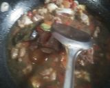 Foto langkah ke 3 dari resep Tumis iga sapi pedas manis.