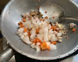 รูปขั้นตอนการทำที่ 4 ของ ราดหน้าหมูสับเส้นหมี่กรอบ