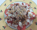 Foto del paso 1 de la receta: Ensalada de tomate, atún y queso🥗