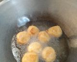 Foto langkah ke 3 dari resep Jemblem / Misro / Bola Singkong isi Gulmer.