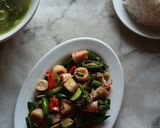Foto langkah ke 3 dari resep Tumis Cumi Asin Cabe Ijo Pete.