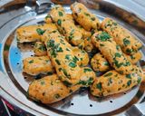 મેથીના મુઠીયા(Methi muthiya Recipe in Gujarati) રેસીપી સ્ટેપ2ફોટો