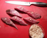 Foto del paso 3 de la receta: Solomillo de bonito a la sal piramidal al limón y aceite de sésamo
