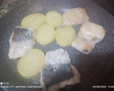 Foto del paso 5 de la receta: Merluza con patatas plancha y ajada de pimentón