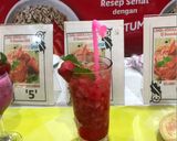 Foto langkah ke 5 dari resep Strawberry Mojito.