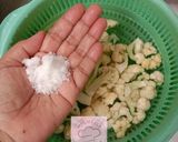 Foto langkah ke 1 dari resep Sop Kembang Kol.