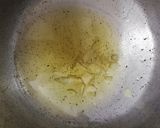 A picture of step 2 of Chicken veggie sphagetti.