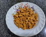 A picture of step 3 of Biscuit and Coconut Muhallabia Mold.