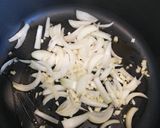 Une image de l'étape 1 de Nouilles fines sautées aux légumes.