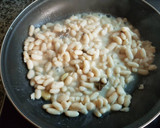 Foto del paso 6 de la receta: Codornices escabechadas con habas y berberechos