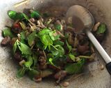 รูปขั้นตอนการทำที่ 3 ของ คั่วแห้งเครื่องในไก่น้ำปลาร้า