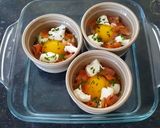 Une image de l'étape 4 de Oeufs cocotte à la truite fumée d'Aquitaine.