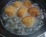 A picture of step 4 of Poteto paneer balls.