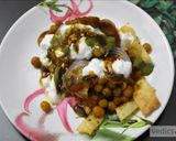 A picture of step 5 of Samosa chaat recipe.