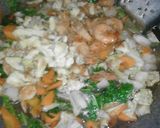 Foto langkah ke 6 dari resep Capcay udang pedas.