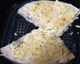Foto del paso 4 de la receta: Emperador empanado al queso en airfryer