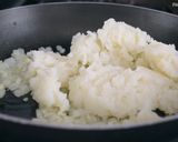 Foto del paso 2 de la receta: Huevos con papa y queso