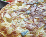 Foto del paso 4 de la receta: Tortilla de papas, calabacín y salmón