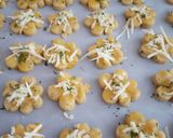 Foto langkah ke 6 dari resep Garlic Cheese Cookies.