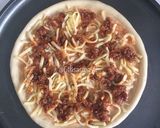 Foto langkah ke 7 dari resep Pepperoni Pizza.