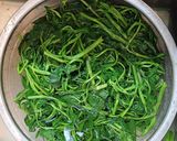 Hình bước làm 3 của món Rau muống xào tóp mỡ