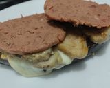 Foto del paso 6 de la receta: "Sándwich" de berenjena🍆, morradela, salchicha y queso🧀🥩🍗