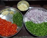 A picture of step 1 of Butter Masala Pav.