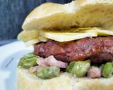Foto del paso 4 de la receta Burger ibérica con habas, panceta y quesos