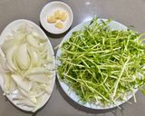洋蔥炒豆苗 / 銅板家常菜的食譜步驟1照片