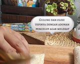 Foto langkah ke 3 dari resep Grape rolled French Toast.