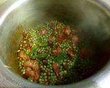 A picture of step 9 of Chicken mtr pulao.