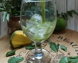 A picture of step 4 of Raw Mango and Herbs Mojito.