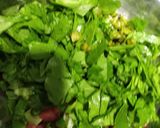 A picture of step 2 of Hara choliya palak salad.