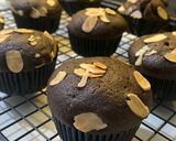 Foto langkah ke 8 dari resep Choco Almond Muffin.