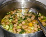 Foto langkah ke 3 dari resep Sop sosis simple.