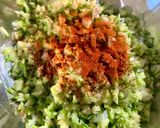 Foto del passaggio 2 della ricetta Frittatine di albume con zucchine e scalogno