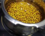 A picture of step 1 of Kala chana masala.