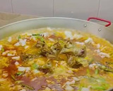 Foto del paso 5 de la receta: Paella de rape, ajos tiernos, espárragos y alcachofas 🥘 🧔‍♂️