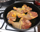 Foto del paso 3 de la receta: Pollo en salsa de setas con aroma de tomillo y romero