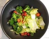 Foto langkah ke 4 dari resep Cah Brokoli Sawi Putih.