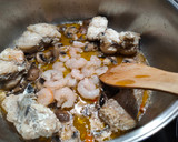 Foto del paso 5 de la receta: Rape con arroz y champiñones