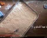 صورة لخطوة 4 من وصفة البيتزا على اصولها بعجينه مناسبه لكافة انواع المعجنات