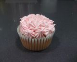 Foto del paso 4 de la receta Cupcakes de vainilla con frosting de fresa muy muy fácil