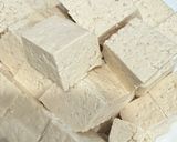 Hình bước làm 4 của món Cơm nhà với vai heo nướng sốt đào, thăn trâu xào cải bó xôi, rau muống xào tỏi, canh cà chua trứng