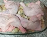 Foto del paso 3 de la receta Contramuslos de pollo al horno con alcachofas, patatas y champis