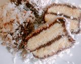 Hình bước làm 5 của món Bánh Lamington Úc