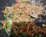 Foto langkah ke 4 dari resep Kwetiau Goreng.