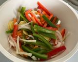 Foto del paso 2 de la receta: Salmón al horno a la naranja con verduras