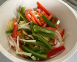 Foto del paso 2 de la receta: Salmón al horno a la naranja con verduras